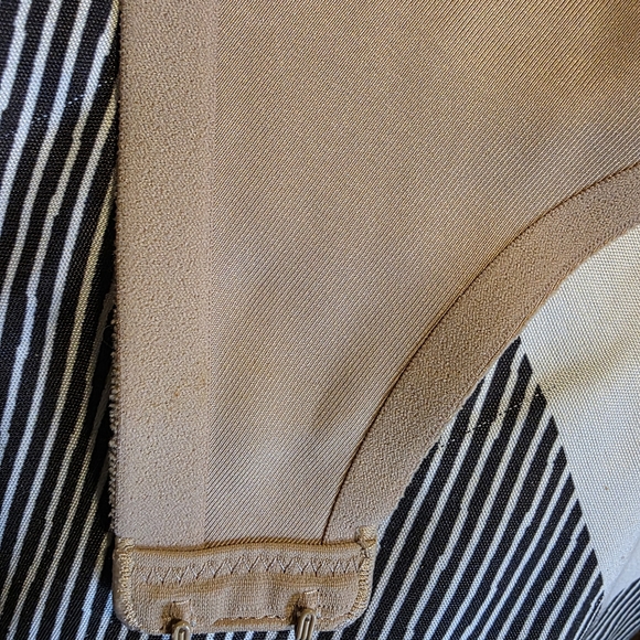 Warner's Black and Tan Bra Duo - Picture 4 of 11